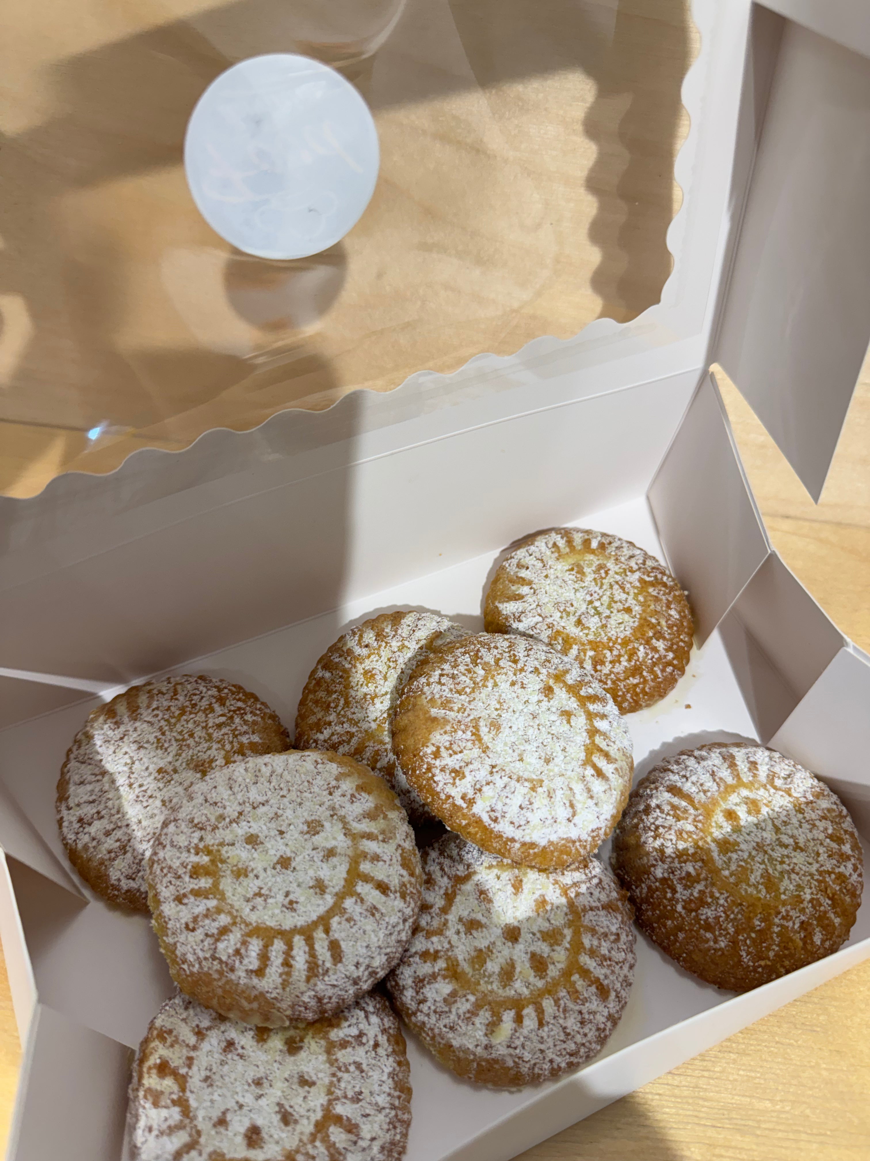 Mammoul(with powdered sugar) AKA DATE COOKIES WITH POWDERED SUGAR
